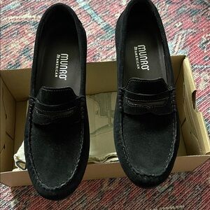 Munro Elegant Black Loafers in Suede
